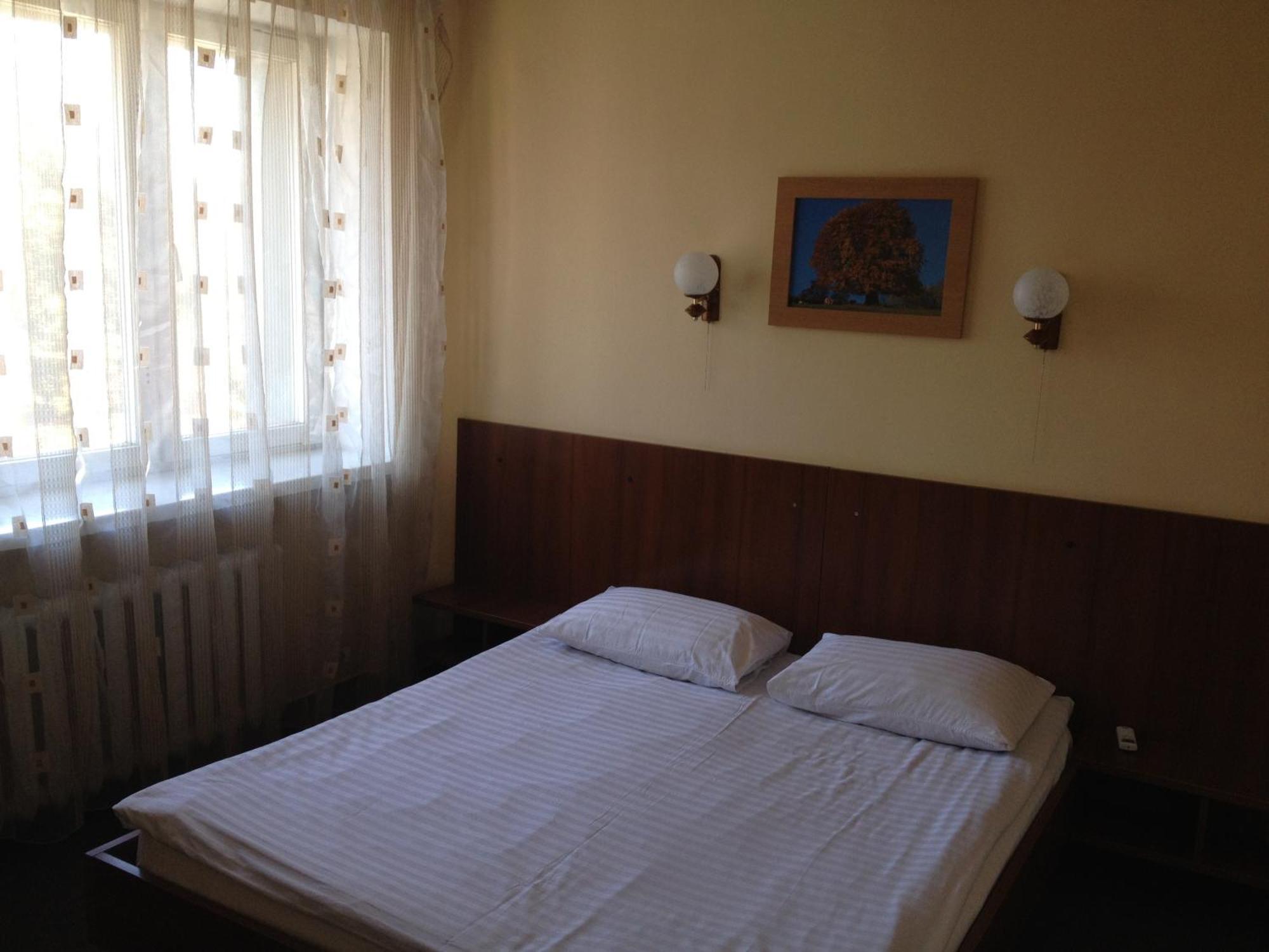 Tsentralniy Hotel Khmelʼnytsʼkyy Buitenkant foto