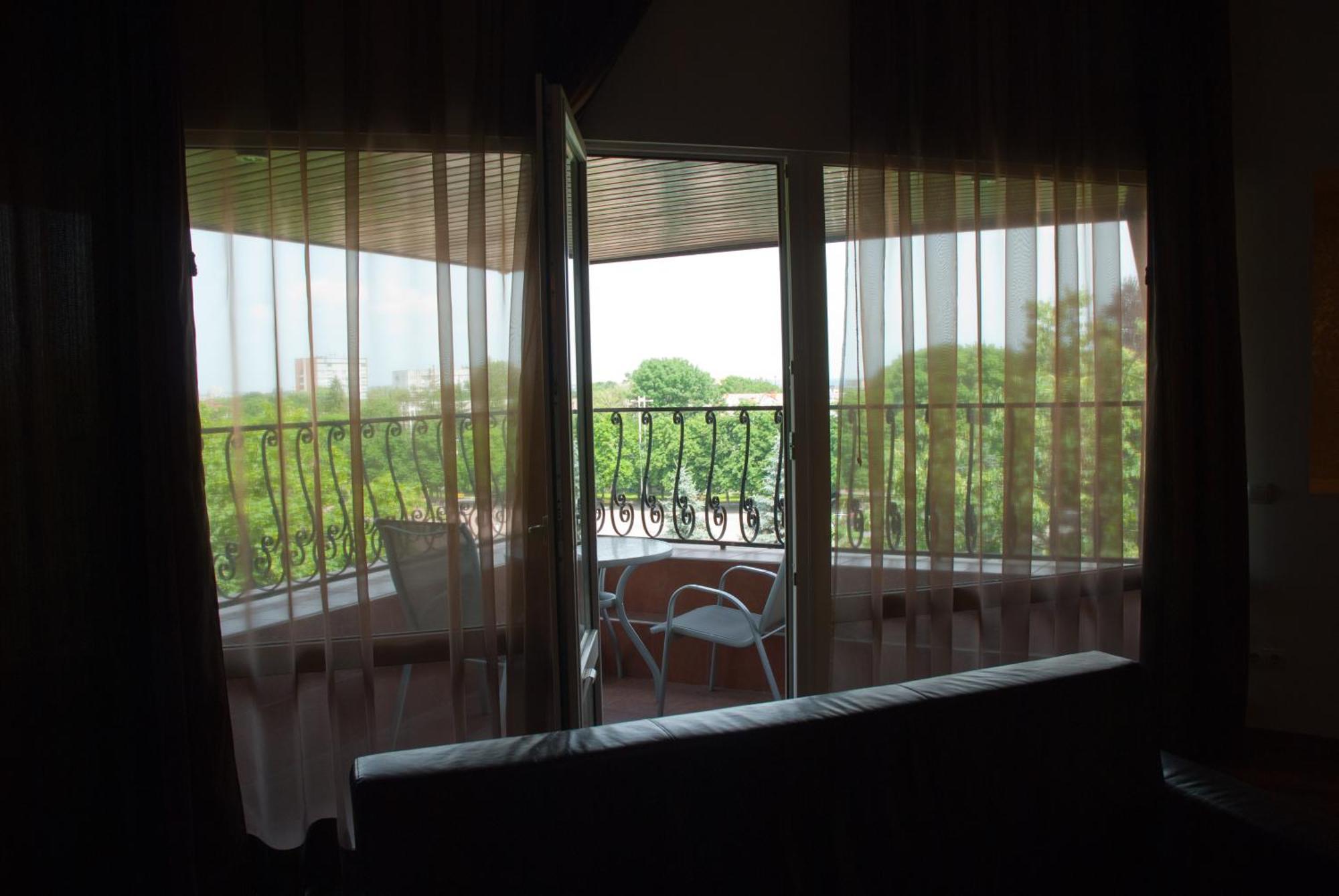Tsentralniy Hotel Khmelʼnytsʼkyy Buitenkant foto