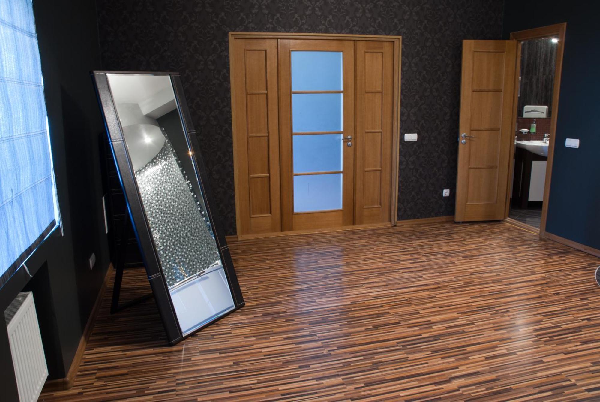Tsentralniy Hotel Khmelʼnytsʼkyy Buitenkant foto