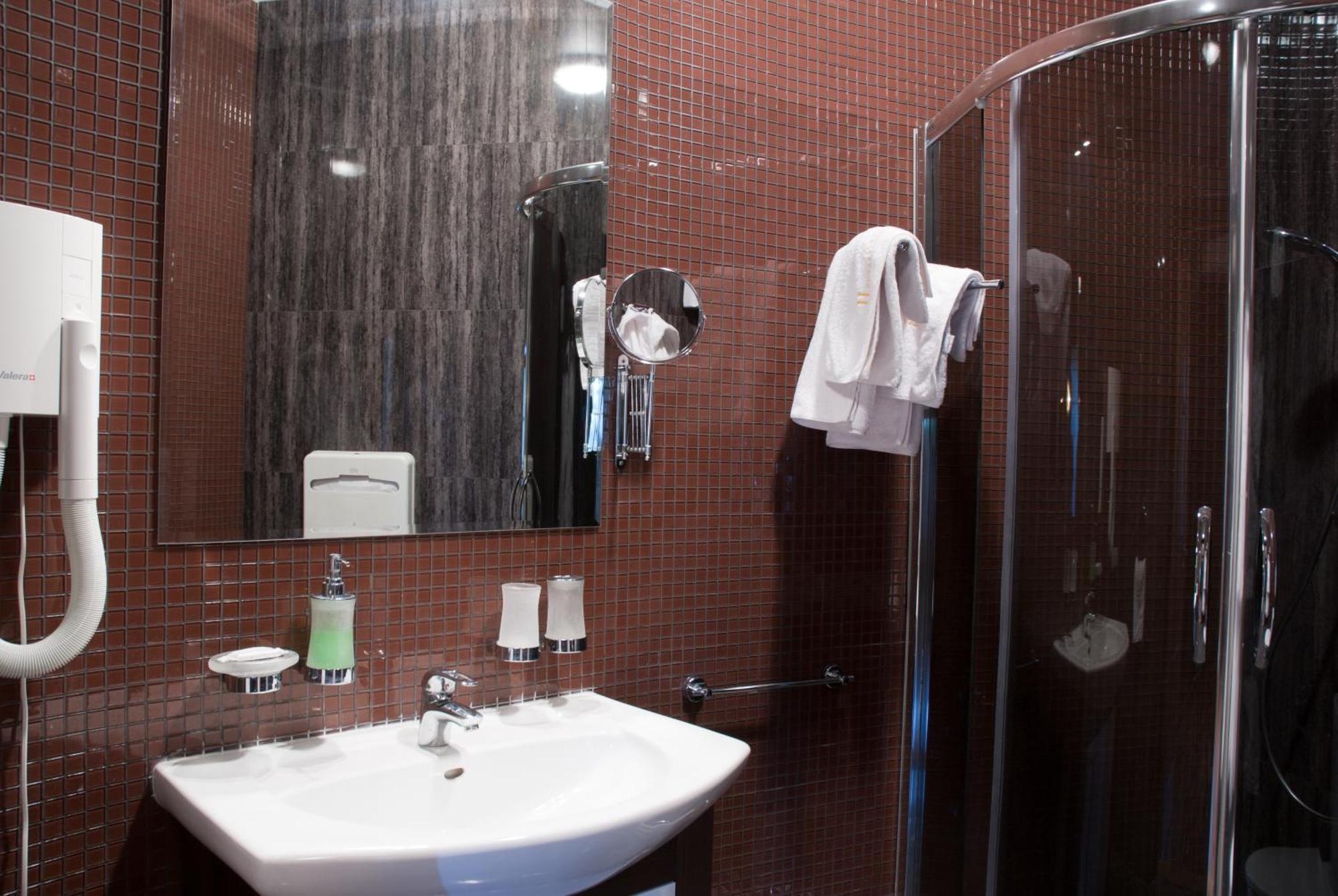 Tsentralniy Hotel Khmelʼnytsʼkyy Buitenkant foto