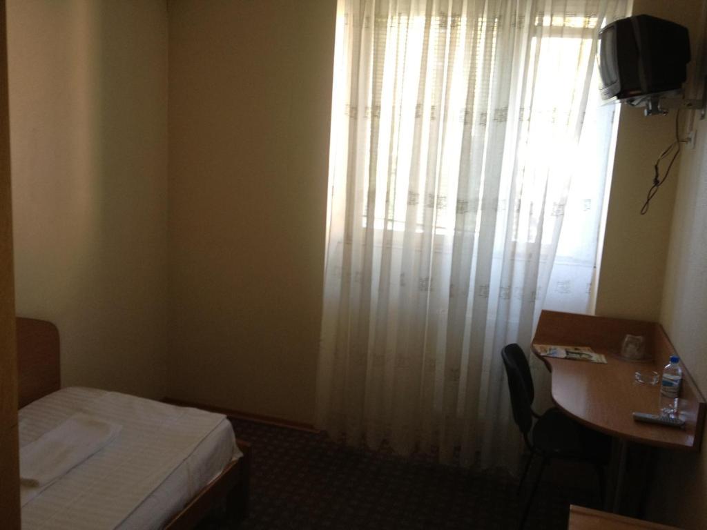 Tsentralniy Hotel Khmelʼnytsʼkyy Kamer foto