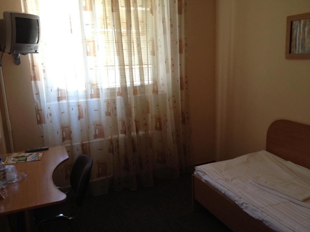 Tsentralniy Hotel Khmelʼnytsʼkyy Kamer foto